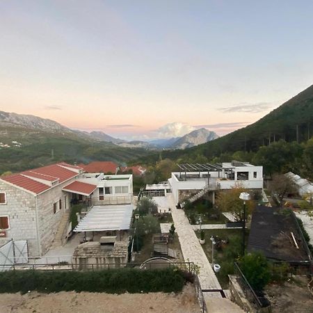 Village Property Trusa Tugare エクステリア 写真
