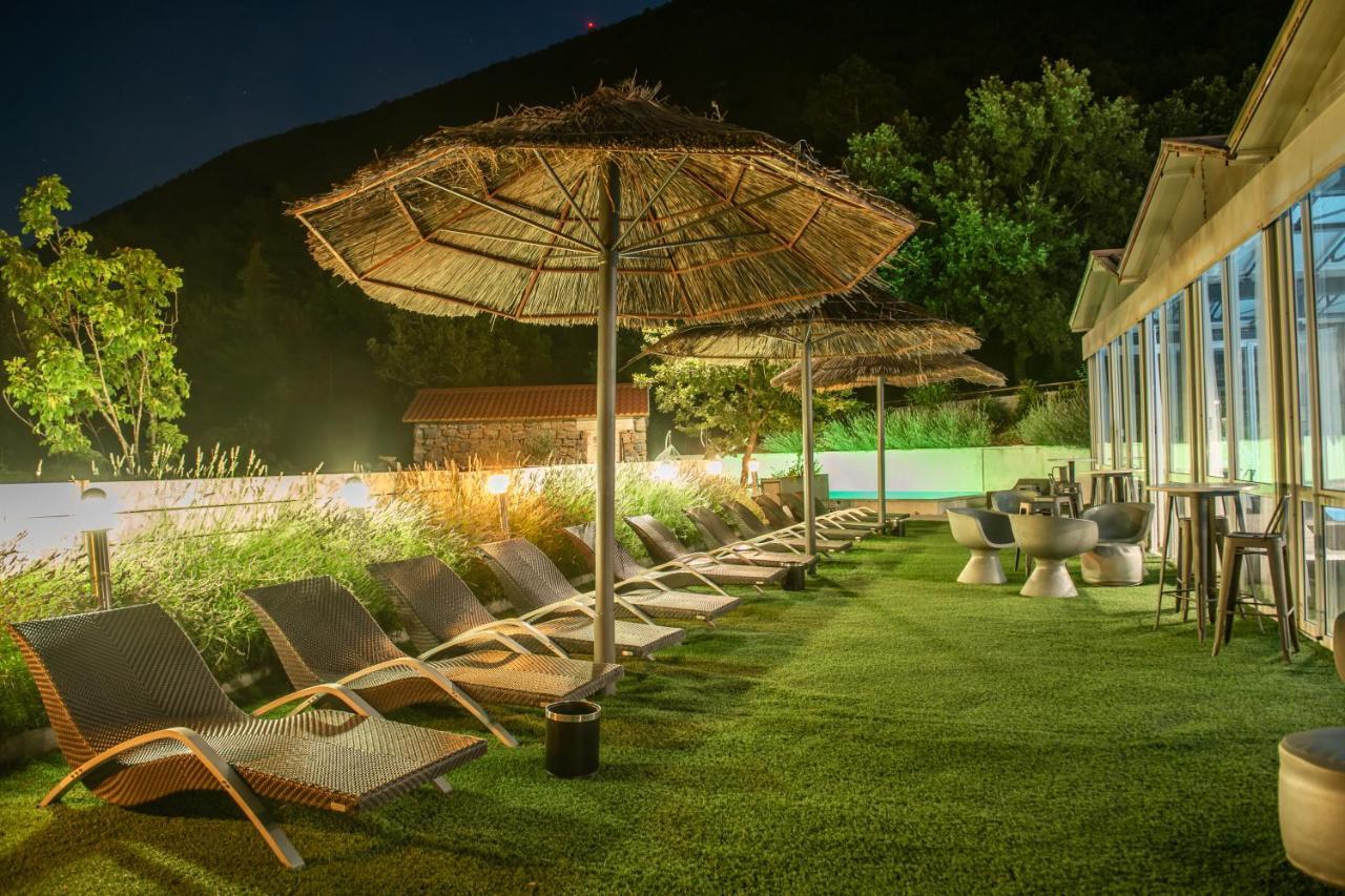 Village Property Trusa Tugare エクステリア 写真